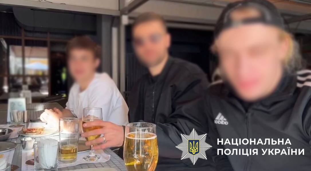 Поліція Києва притягнула до відповідальності «блогерів», які напідпитку у прямому ефірі хизувались наявністю незареєстрованої зброї  Джерело: https://kyiv.npu.gov.ua/news/politsiia-kyieva-prytiahnula-do-vidpovidalnosti-bloheriv-iaki-napidpytku-u-priamomu-efiri-khyzuvalys-naiavnistiu-nezareiestrovanoi-zbroi