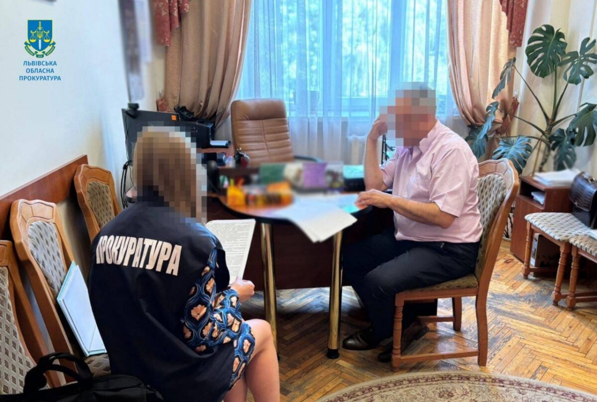 Публічна закупівля товарів зі збитками на майже 2 млн грн – повідомлено про підозру першому проректору та начальнику відділу державних закупівель одного з університетів Львова